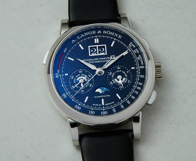 Although the model has been equipped with multiple complex functions, it still maintains the classic design style of the brand.