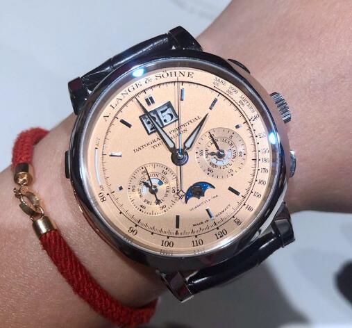 The rose gold dial is looks very warm and charming.