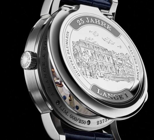 The pattern engraved on the back presents the profound tradition of Lange 1.
