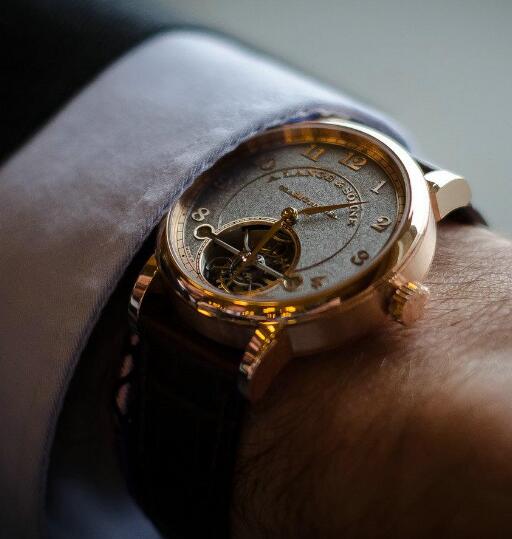 The timepiece embodies the extreme German elegance.